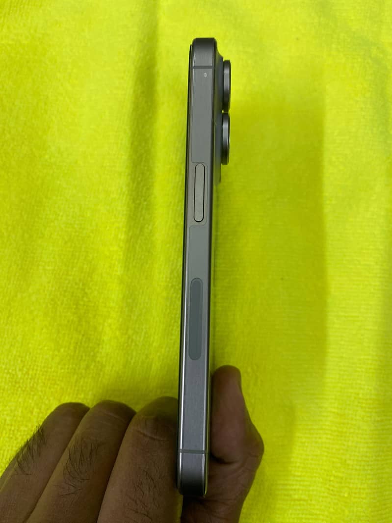 Apple iPhone 15 Pro 4
