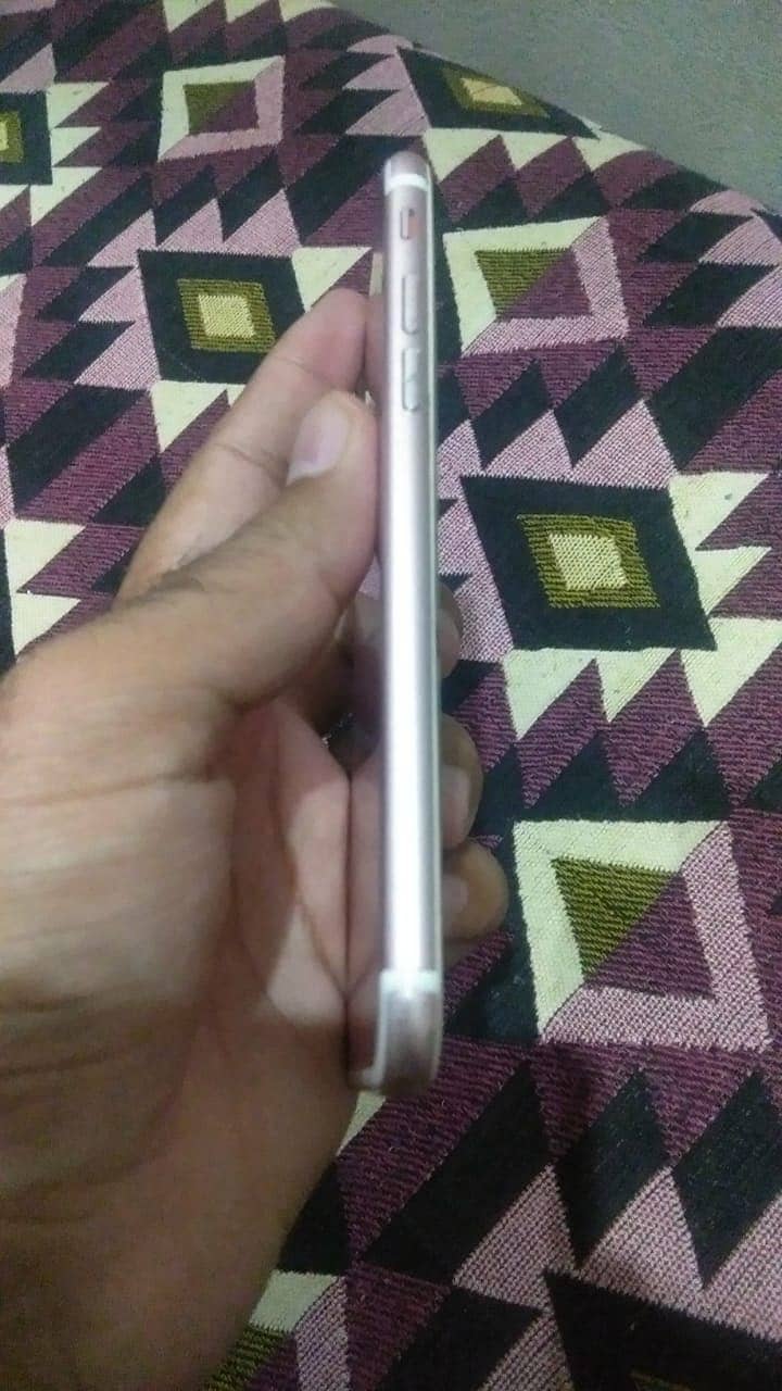 Apple iPhone 7 3