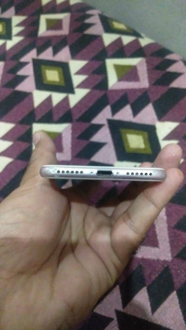 Apple iPhone 7 4