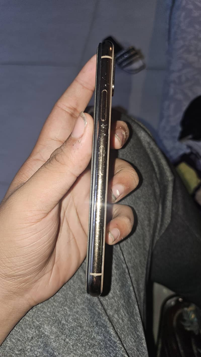 Apple iPhone XS 1