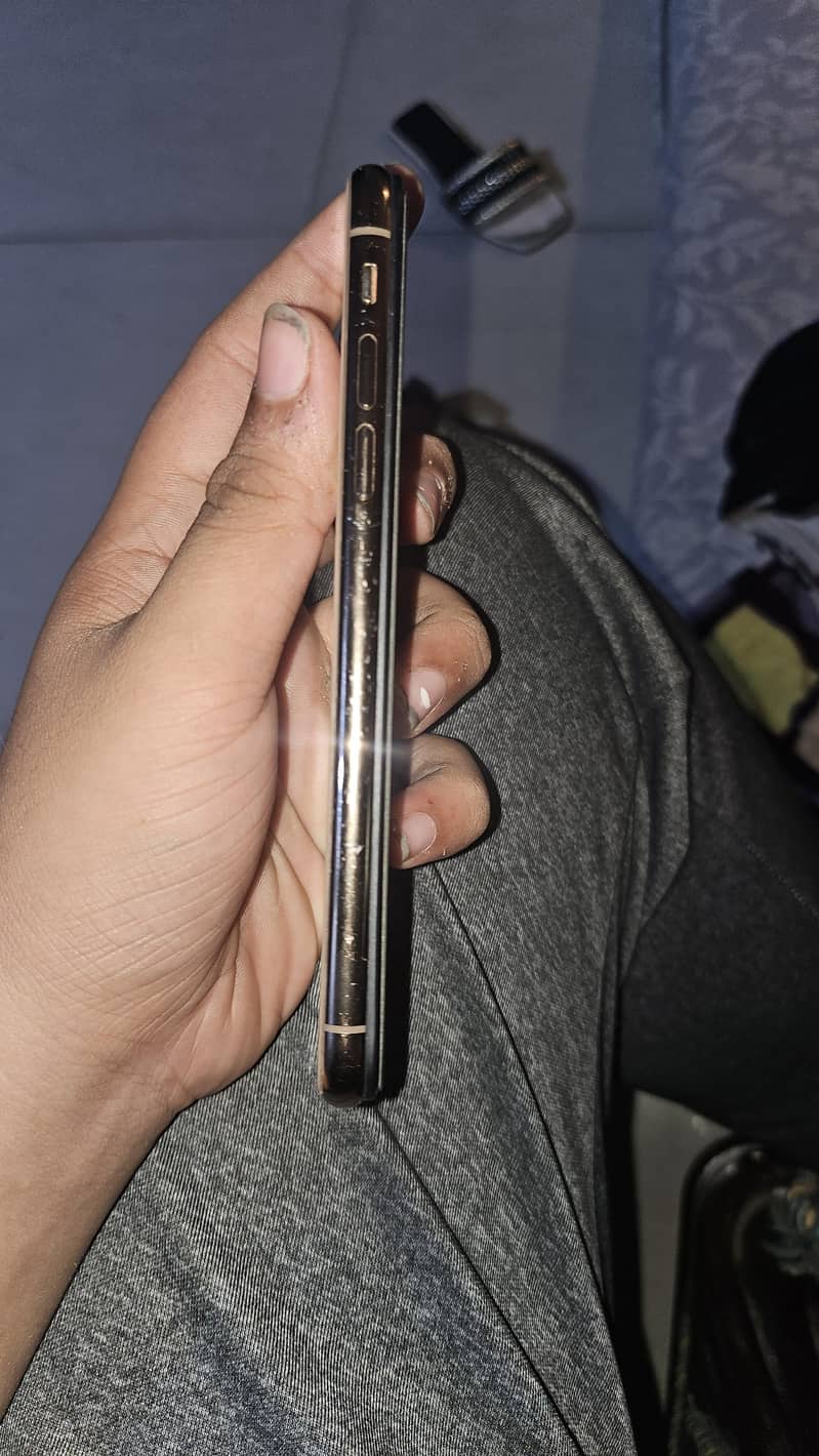 Apple iPhone XS 3