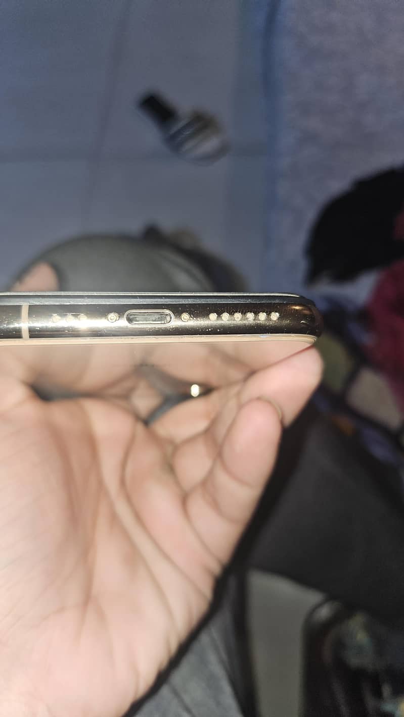 Apple iPhone XS 4