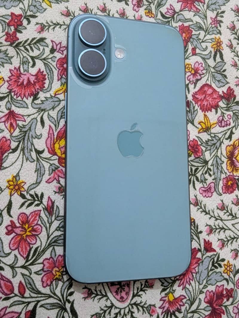 Apple iPhone 16 3