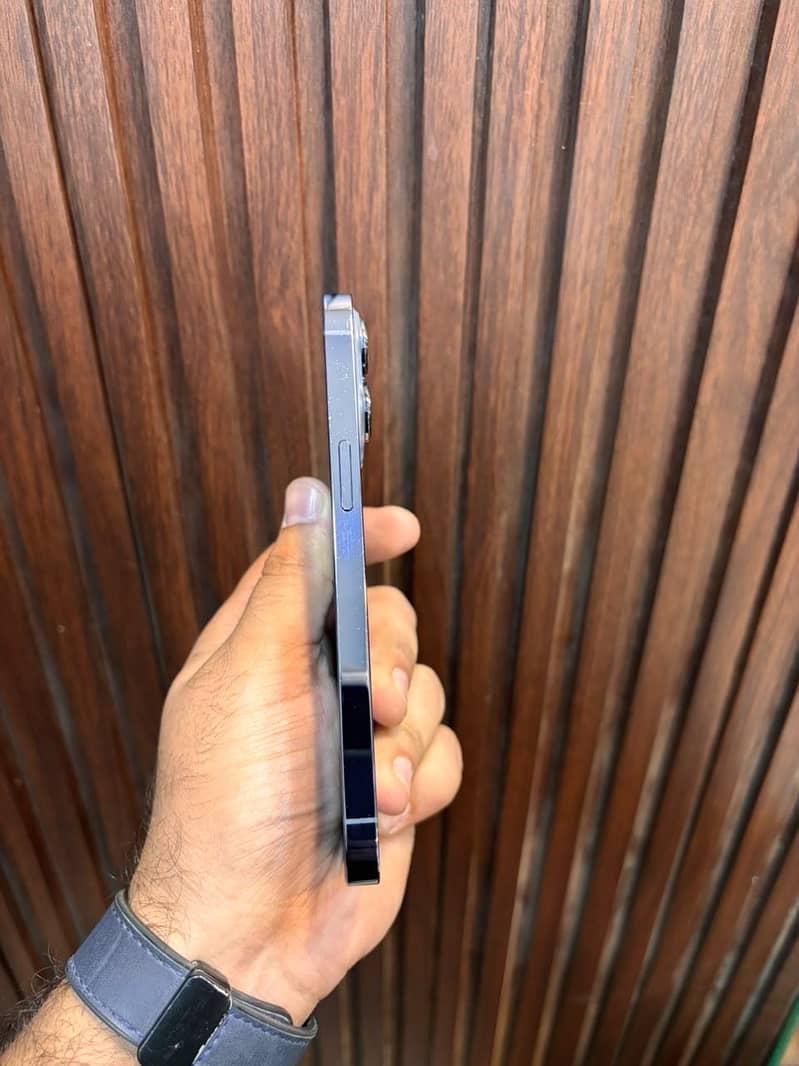 Apple iPhone 13 Pro 1