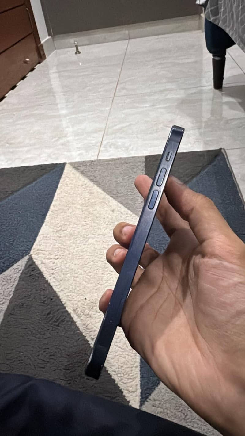 Apple iPhone 12 3