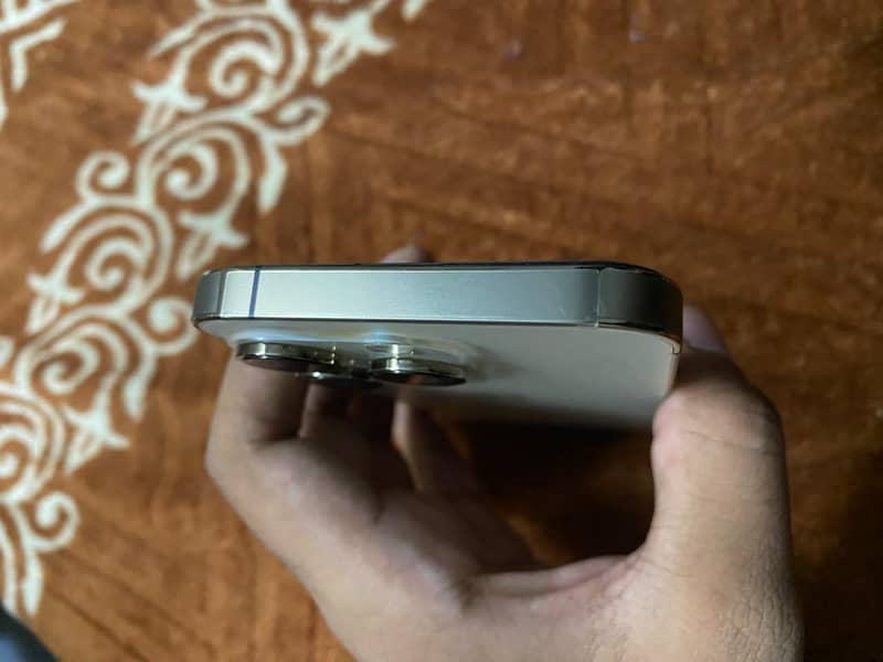 Apple iPhone 14 Pro 4
