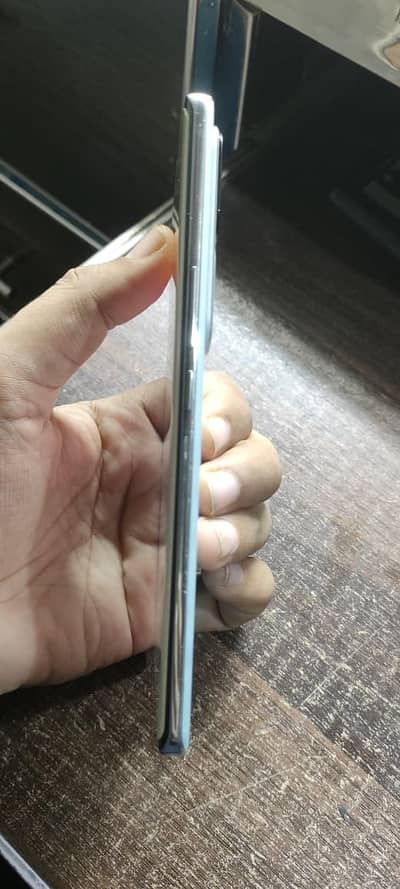 Vivo V30