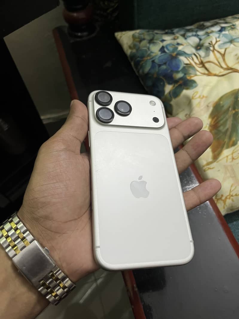 Apple iPhone 17 Pro Max 0