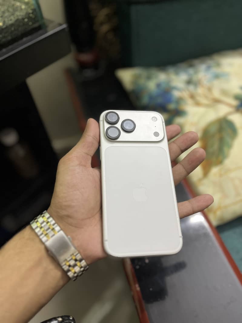 Apple iPhone 17 Pro Max 3