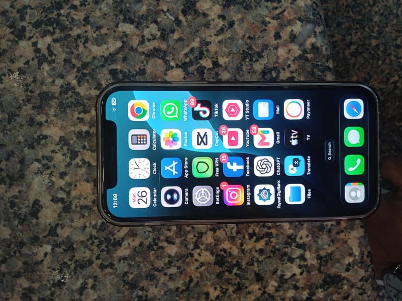 Apple iPhone 12 4