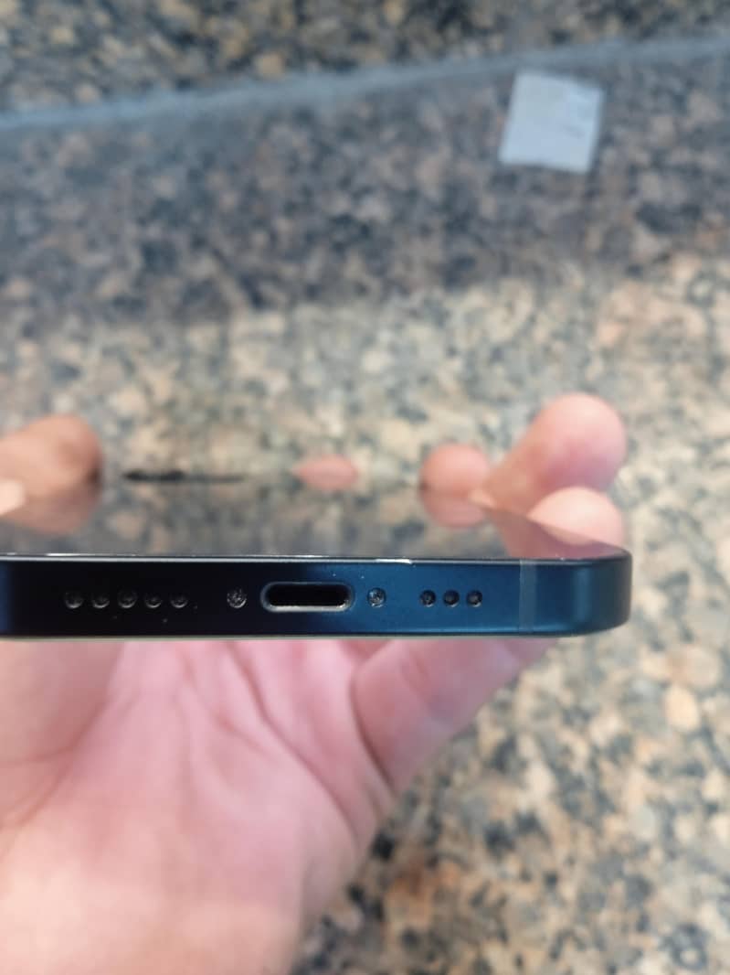 Apple iPhone 12 6
