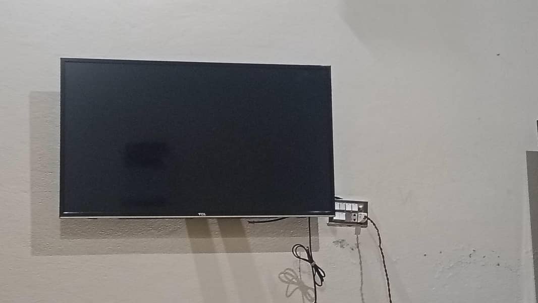 LCD MODEL TCL SMART TV 0