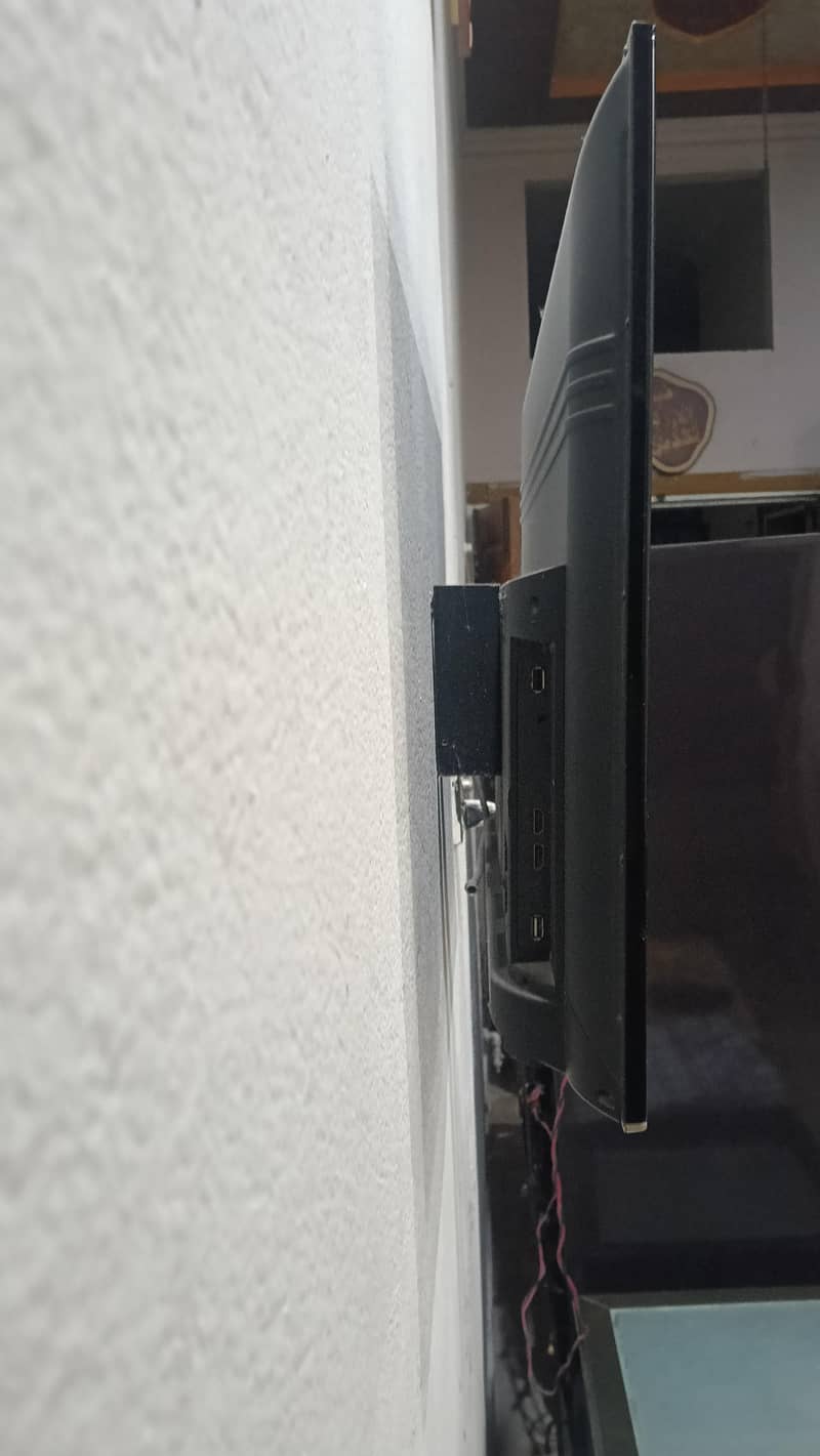 LCD MODEL TCL SMART TV 4