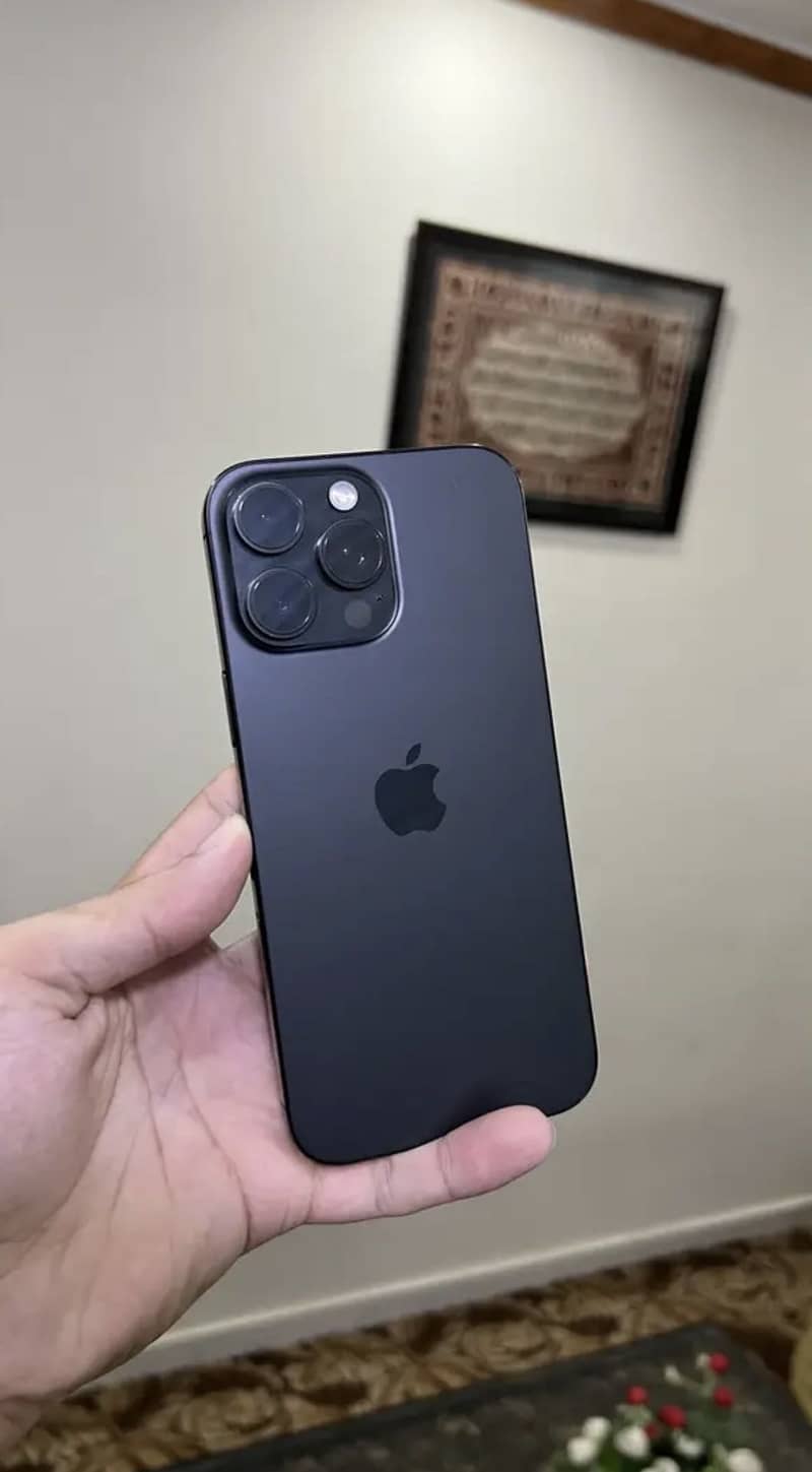 Apple iPhone 16 Pro Max 0