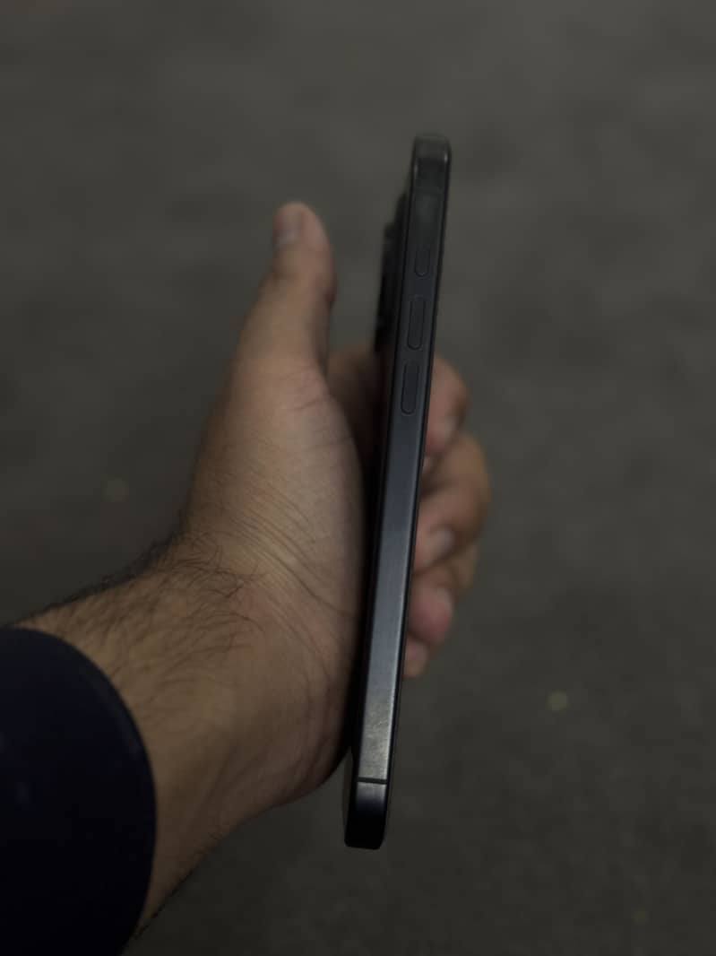 iPhone 15 Pro Max 3