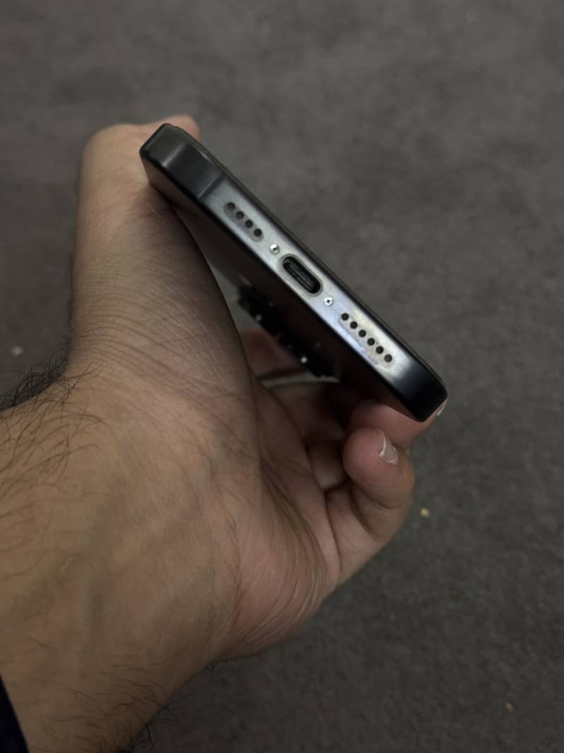 iPhone 15 Pro Max 5