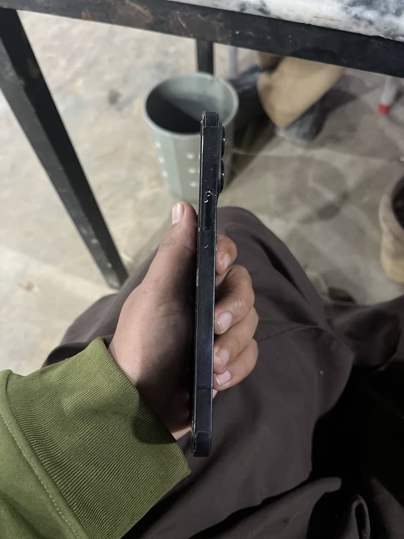 Apple iPhone 13 Pro Max 1