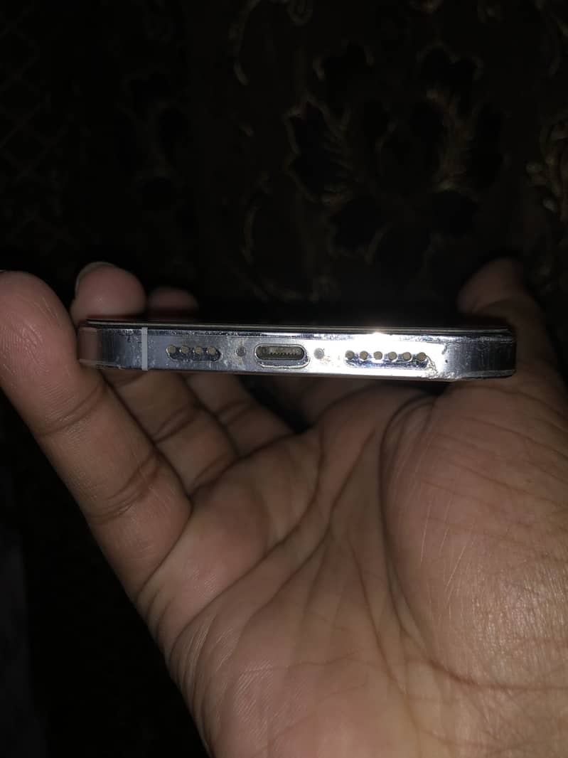 Apple iPhone 12 Pro Max 4