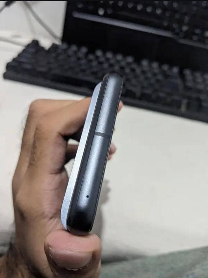 Google Pixel 8 4