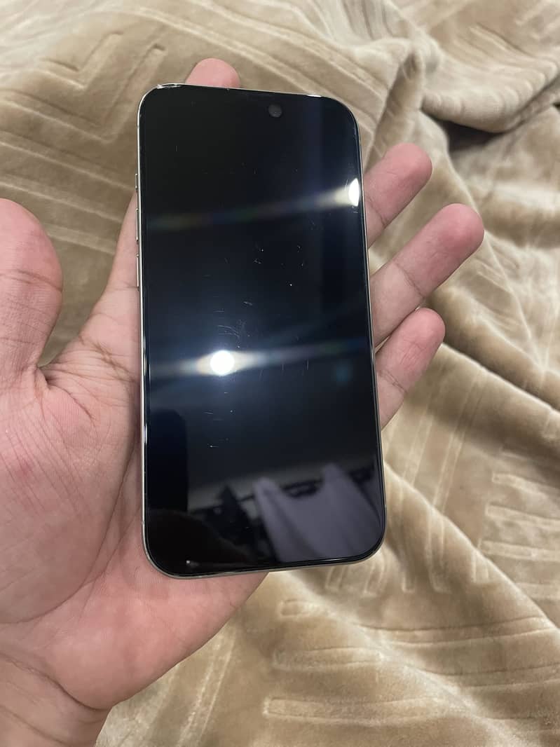 Apple iPhone 15 Pro 2