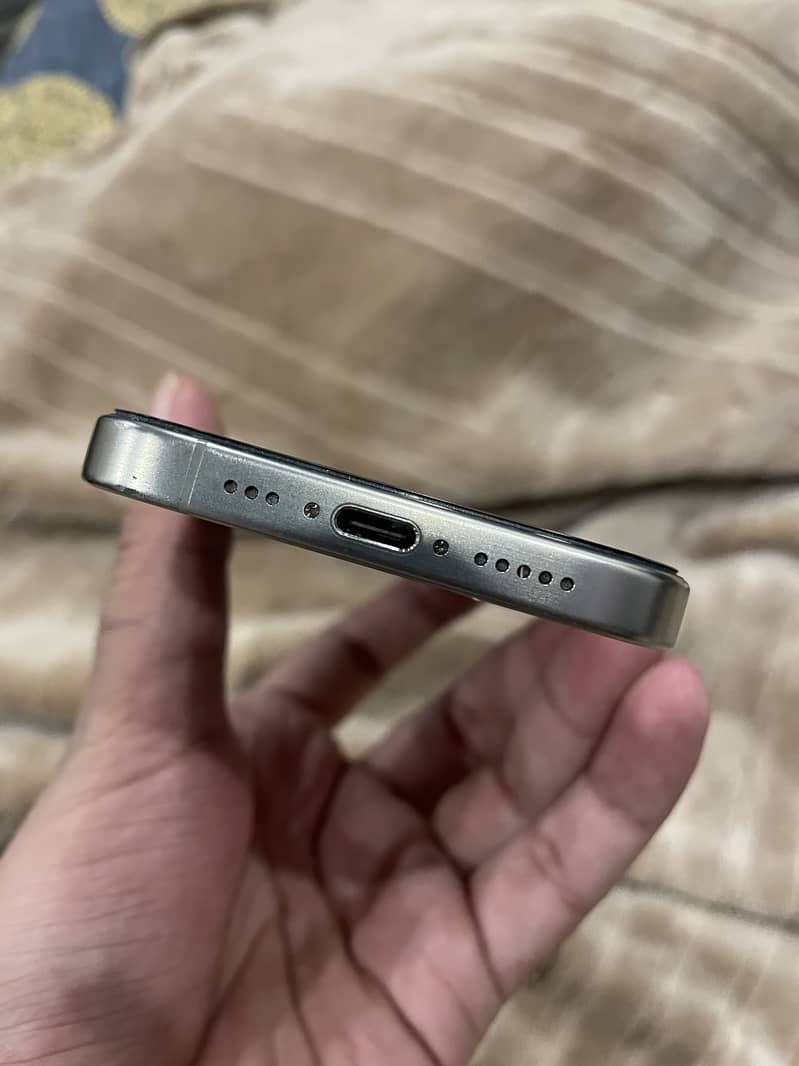 Apple iPhone 15 Pro 3