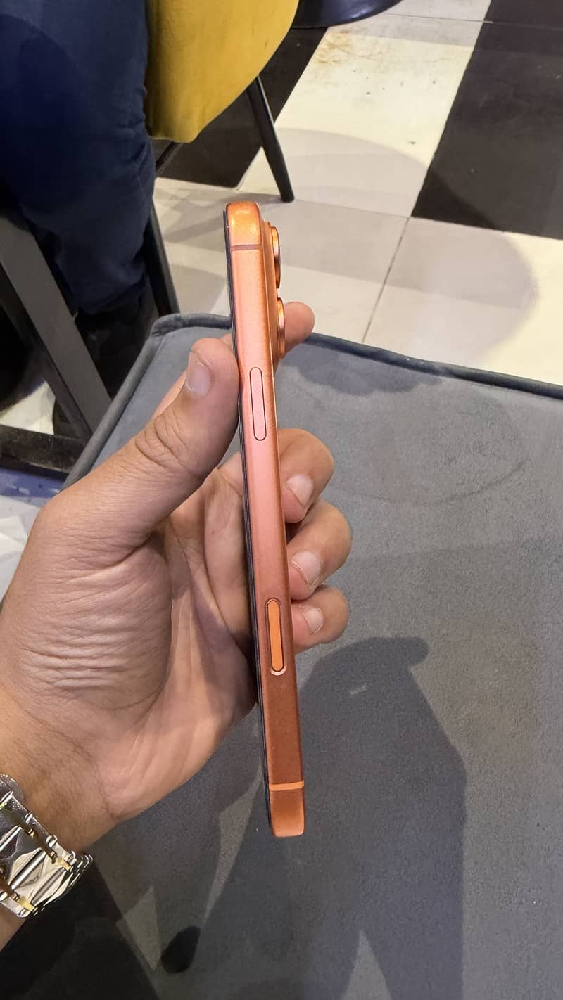 Apple iPhone 17 Pro Max 2