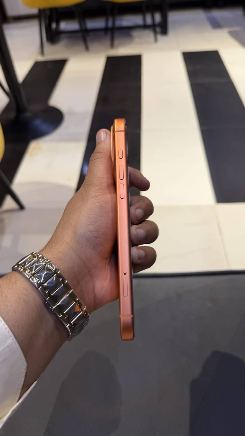 Apple iPhone 17 Pro Max 4