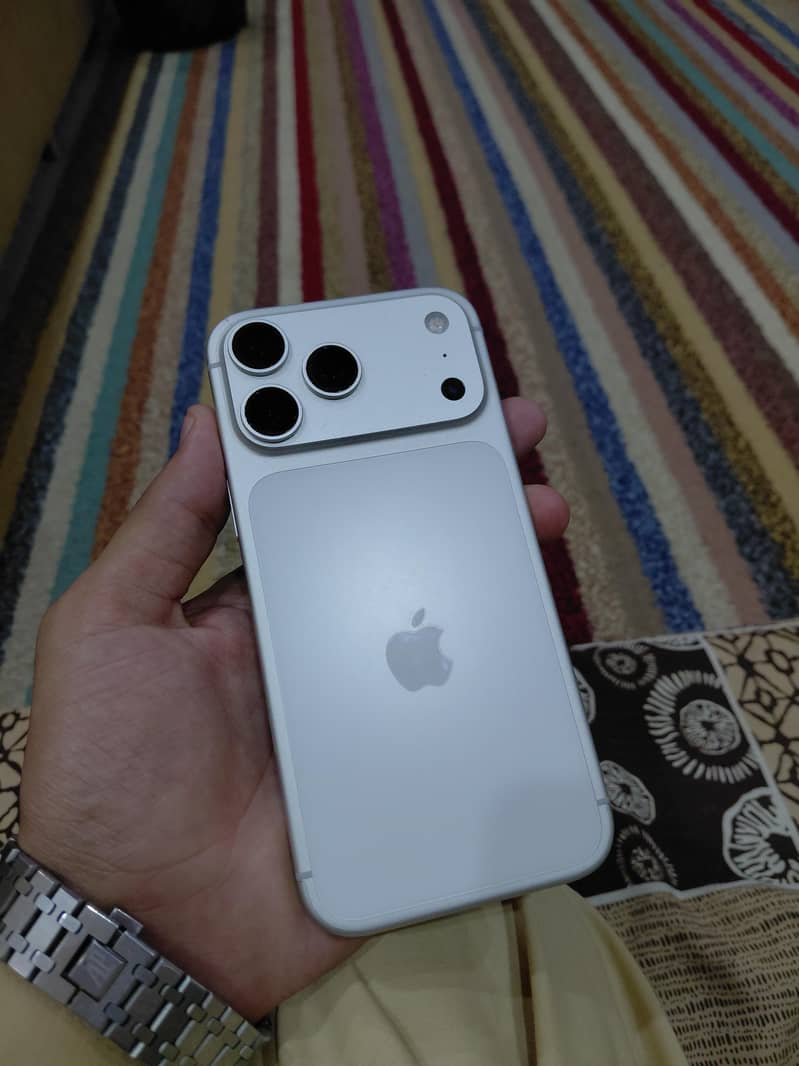 iphone 17 pro max silver 0