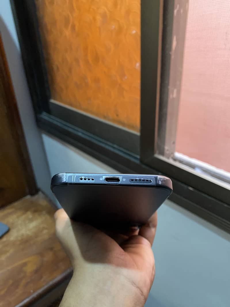 Apple iPhone 16 Plus 7