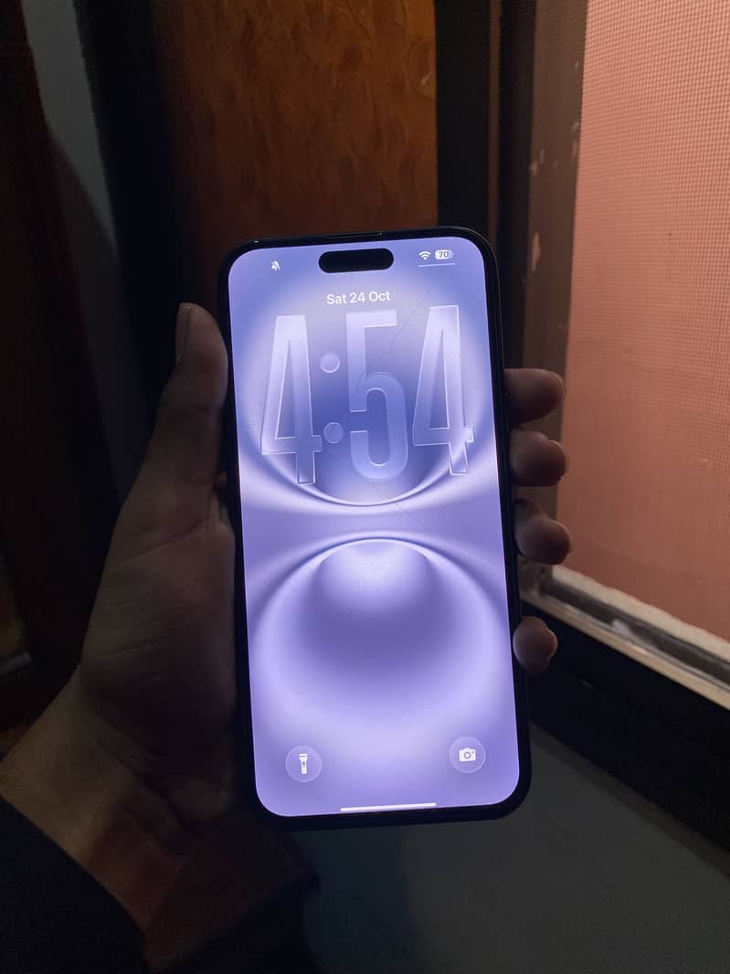 Apple iPhone 16 Plus 8