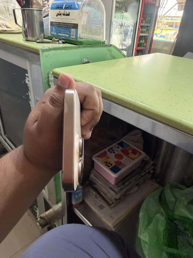 Apple iPhone 16 Pro Max 1
