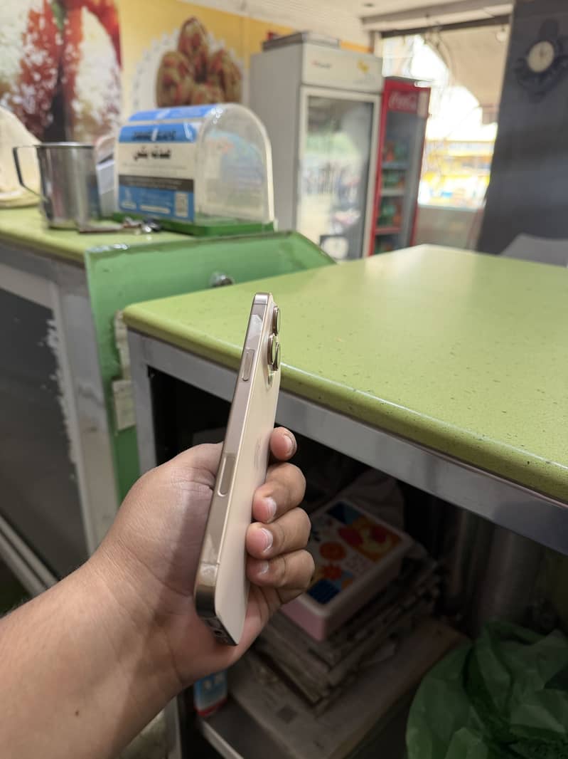 Apple iPhone 16 Pro Max 3