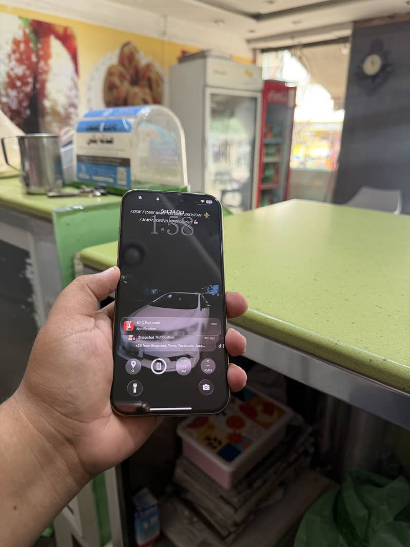 Apple iPhone 16 Pro Max 4