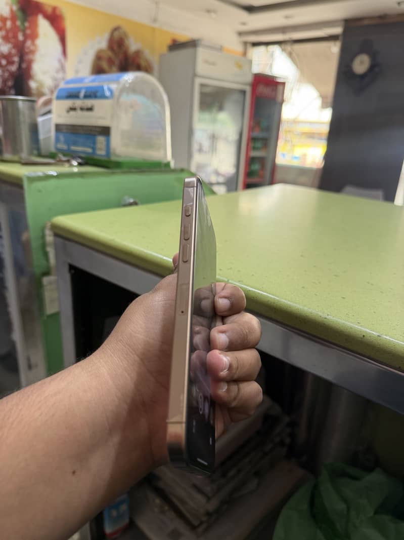 Apple iPhone 16 Pro Max 5