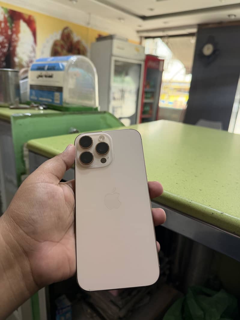 Apple iPhone 16 Pro Max 6