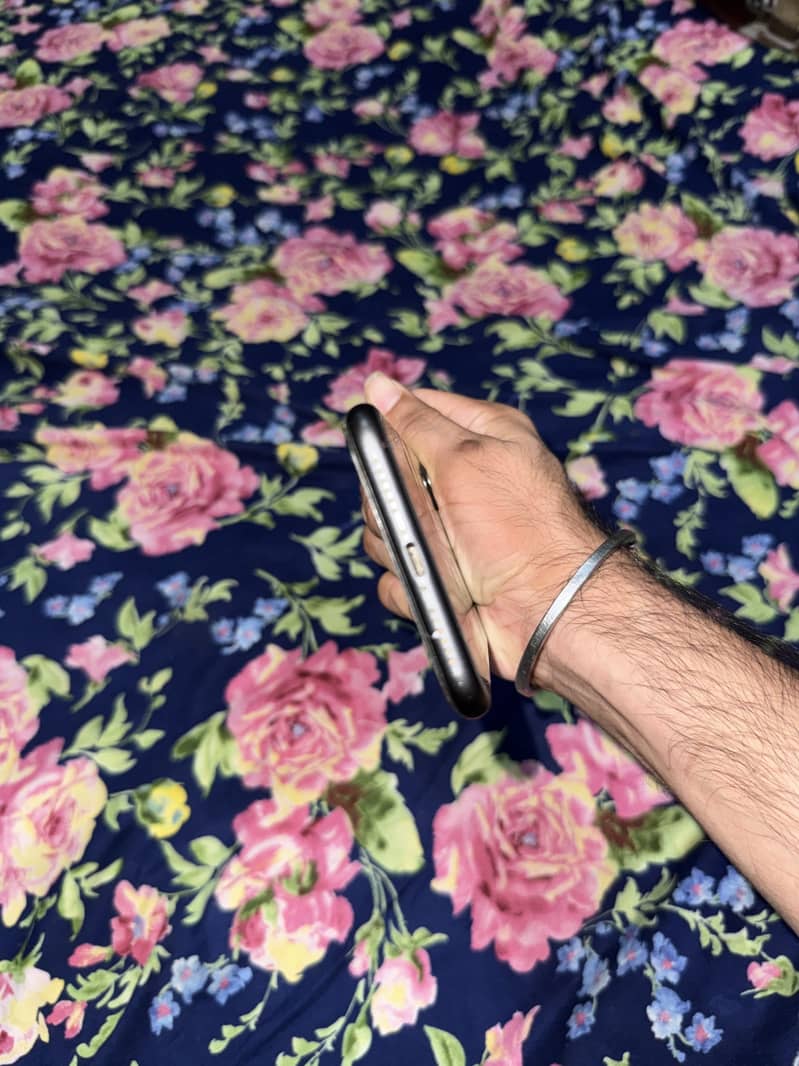Apple iPhone 11 5