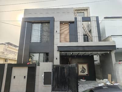 10 MARLA BRAND NEW DESIGNER HOUSE FOR SALE