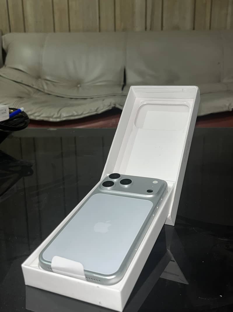 Apple iPhone 17 Pro Max 0