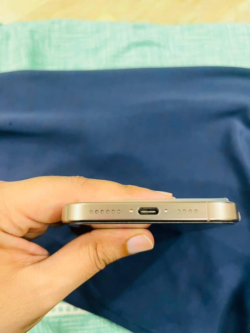 Apple iPhone 16 Pro Max 3