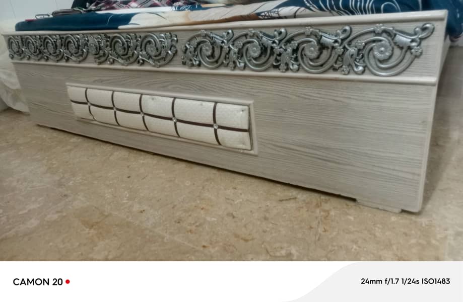 Bed & Almari 0