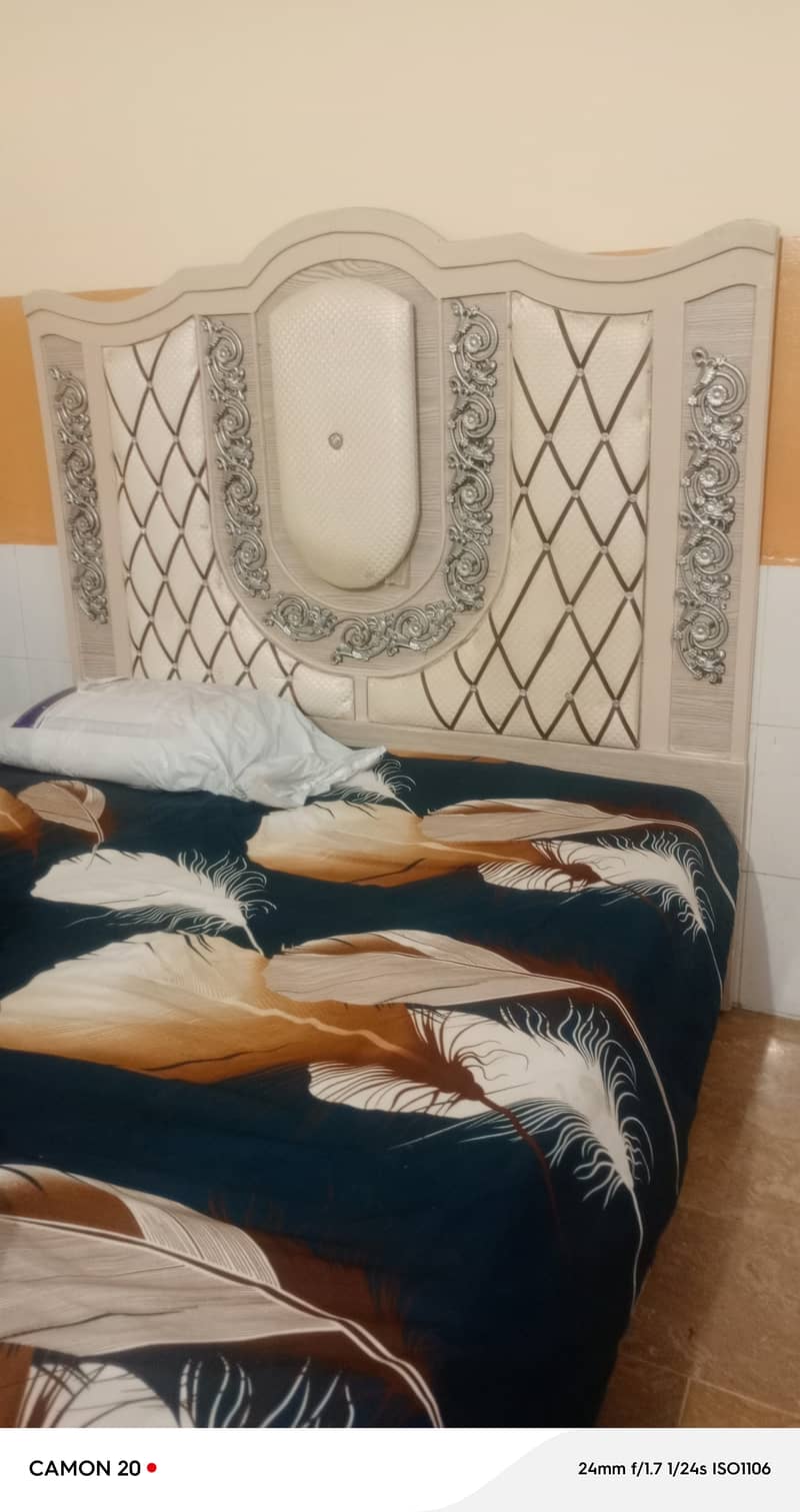 Bed & Almari 1