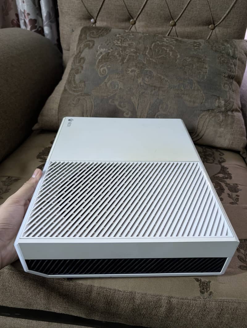 Xbox one 512gb with controller 2