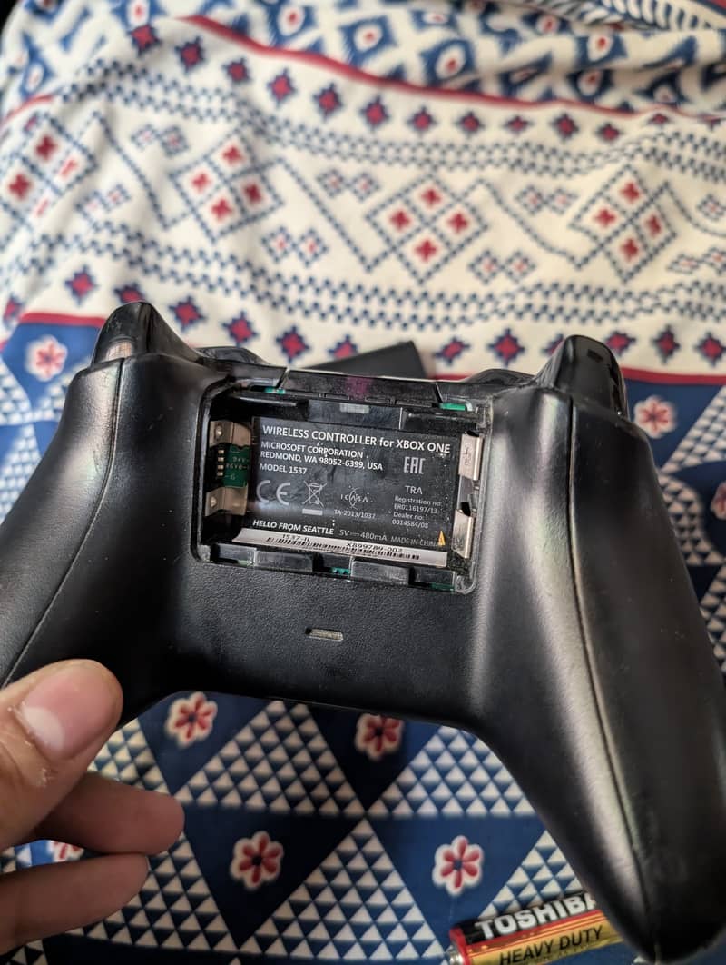 Xbox one 512gb with controller 3
