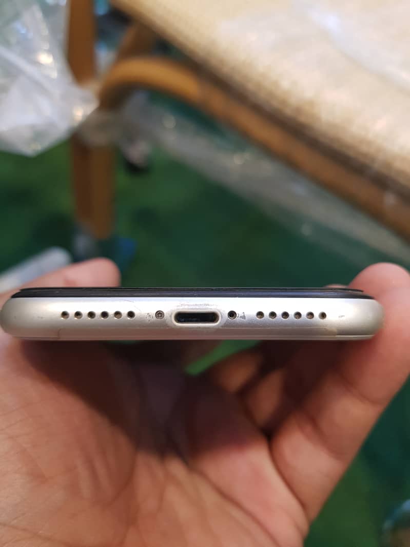 Apple iPhone 11 0