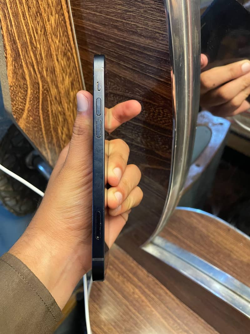 Apple iPhone 12 3