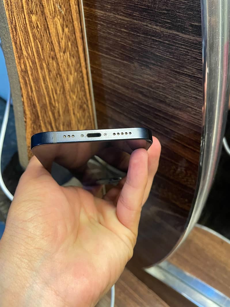 Apple iPhone 12 4