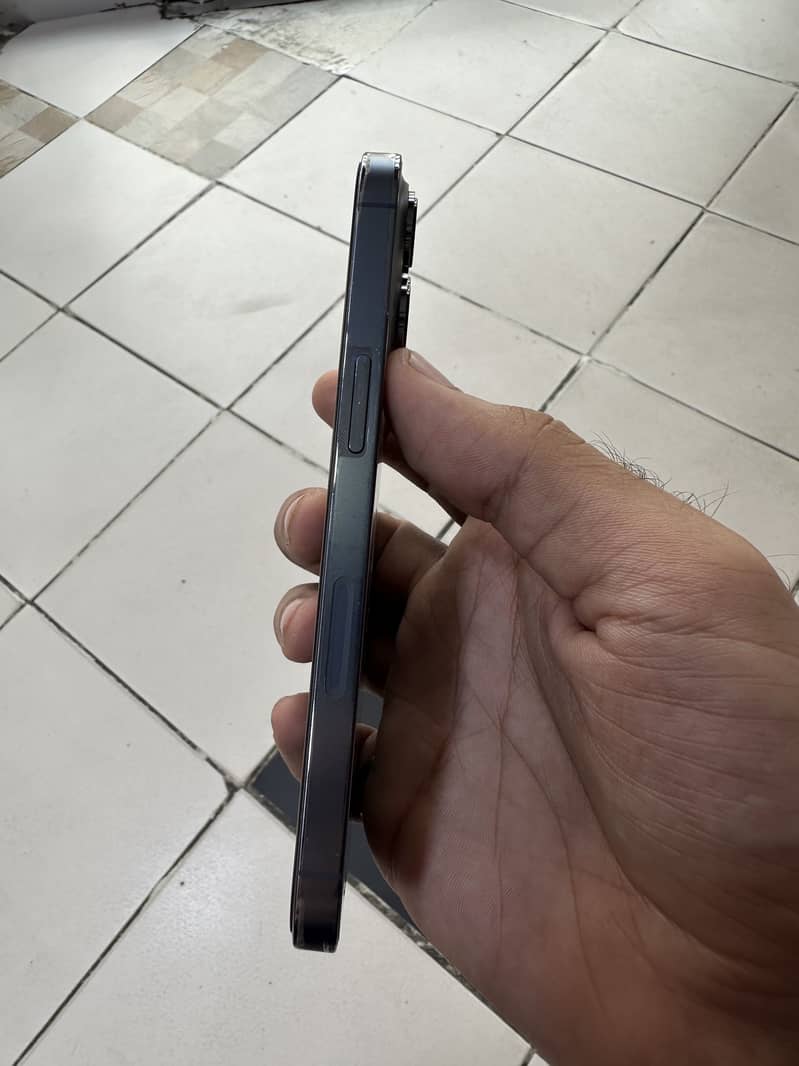 Apple iPhone 13 Pro 4