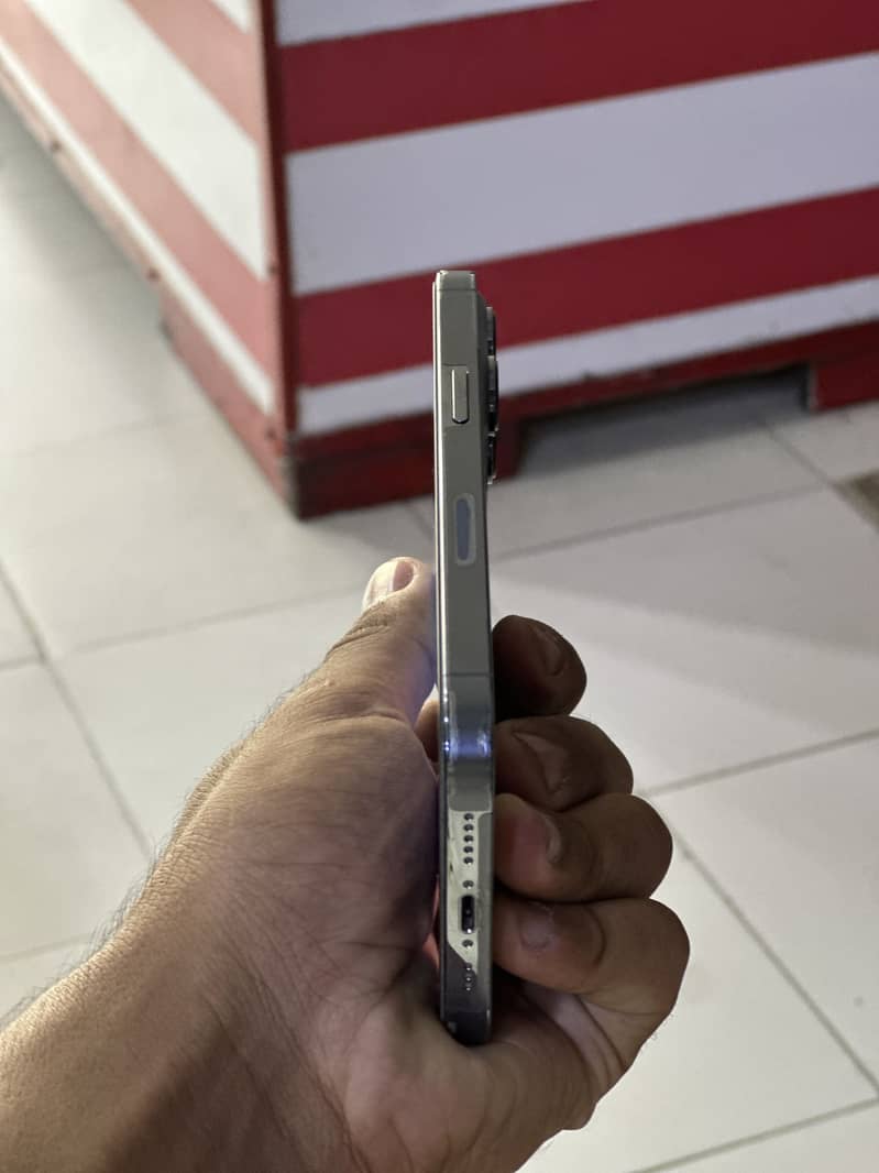 Apple iPhone 13 Pro 8