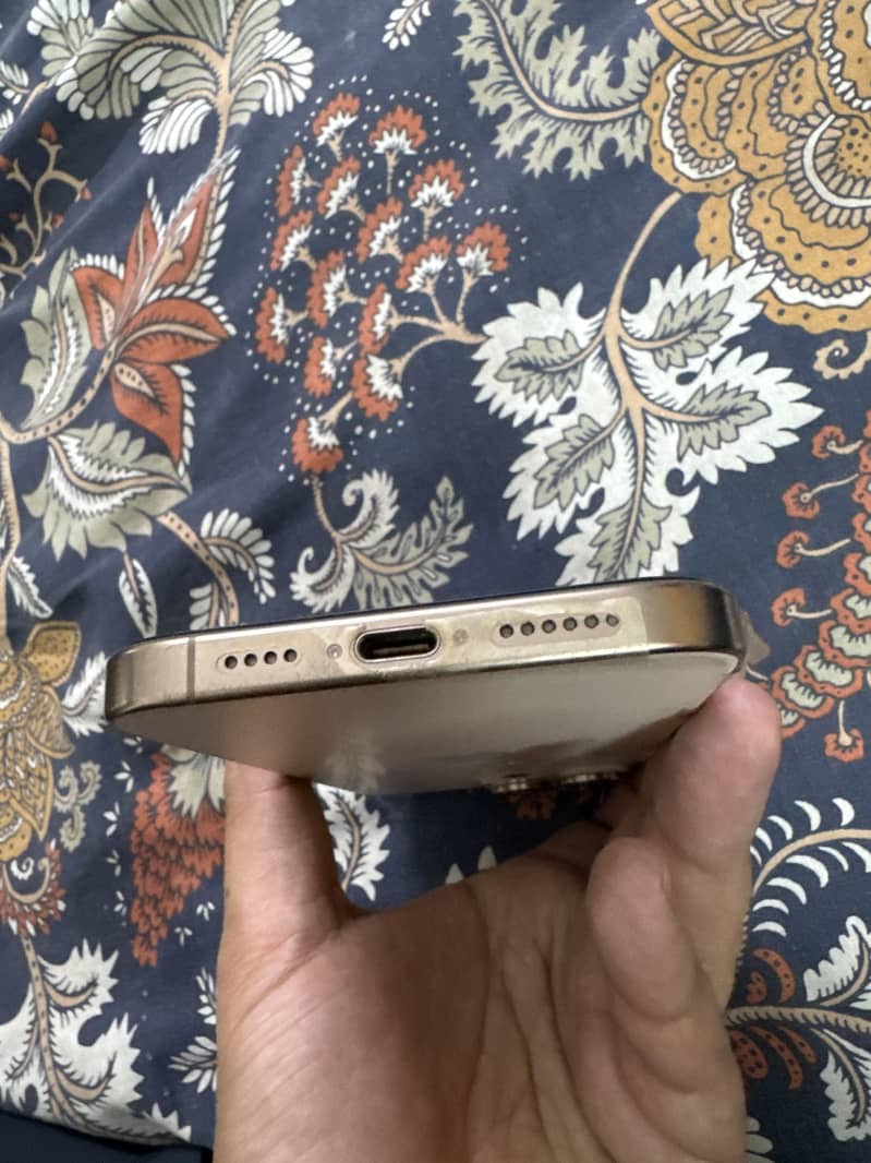 Apple iPhone 16 Pro Max 3