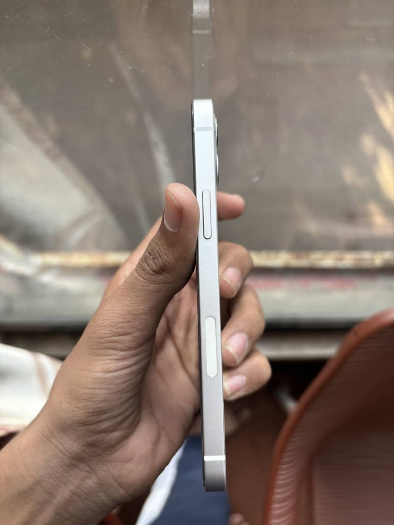 Apple iPhone 12 4